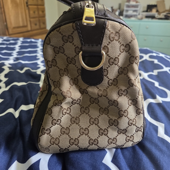 Gucci Beige Monogram Bag with Red and Green Stripe - Picture 10 of 16